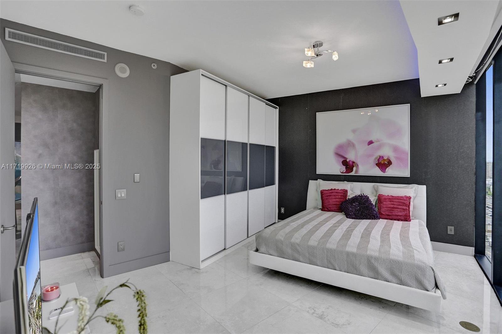 18555 COLLINS AVENUE #2203, Sunny Isles Beach FL 33160