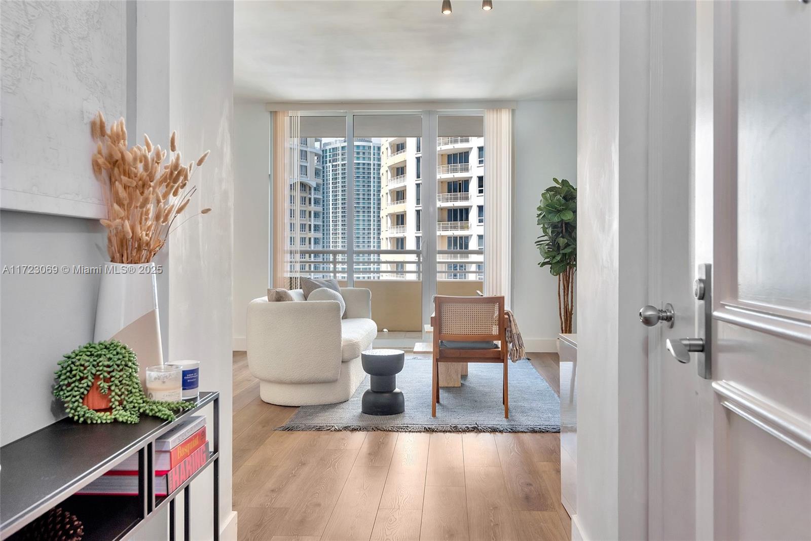 808 Brickell Key Dr #2103, Miami FL 33131