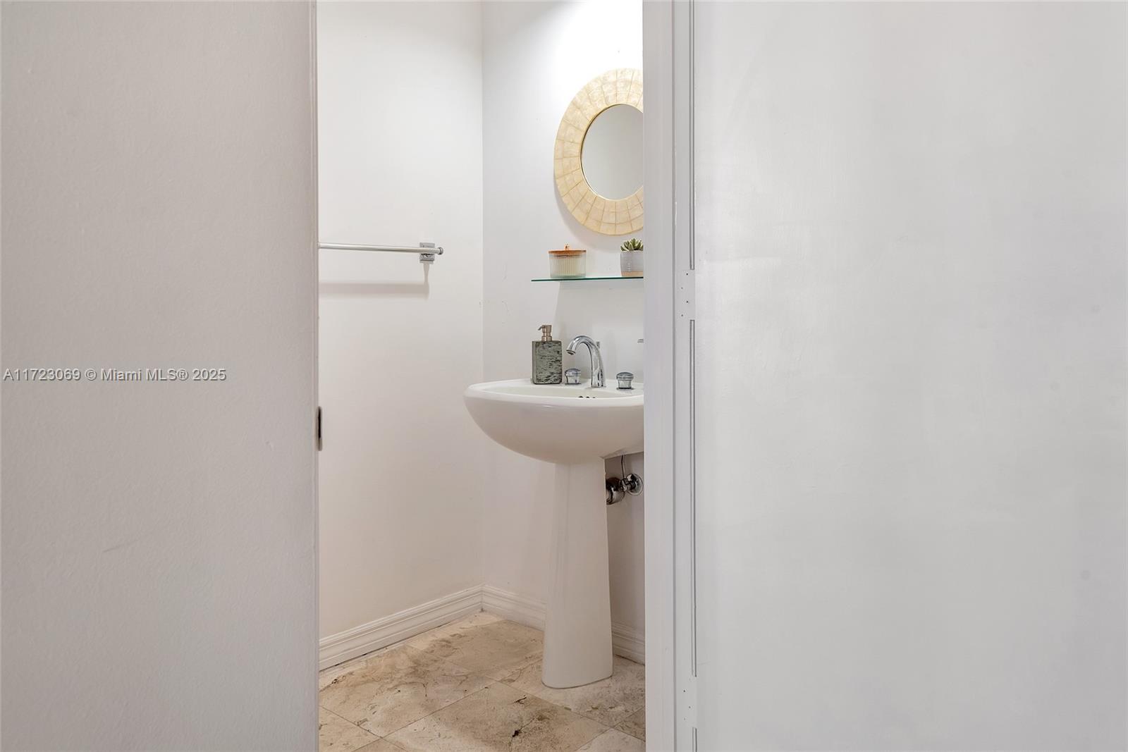 808 Brickell Key Dr #2103, Miami FL 33131