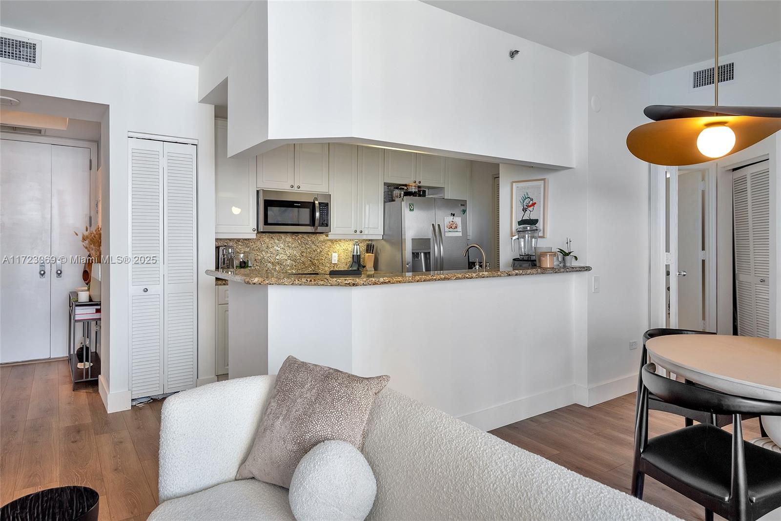 808 Brickell Key Dr #2103, Miami FL 33131