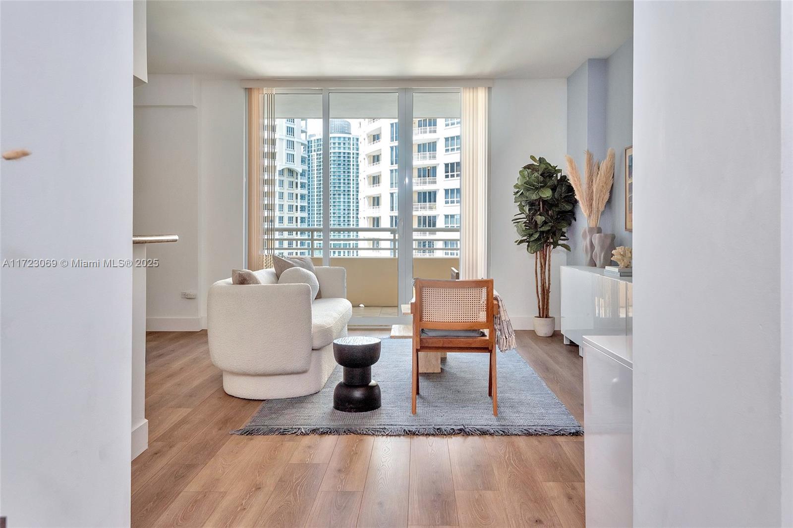 808 Brickell Key Dr #2103, Miami FL 33131