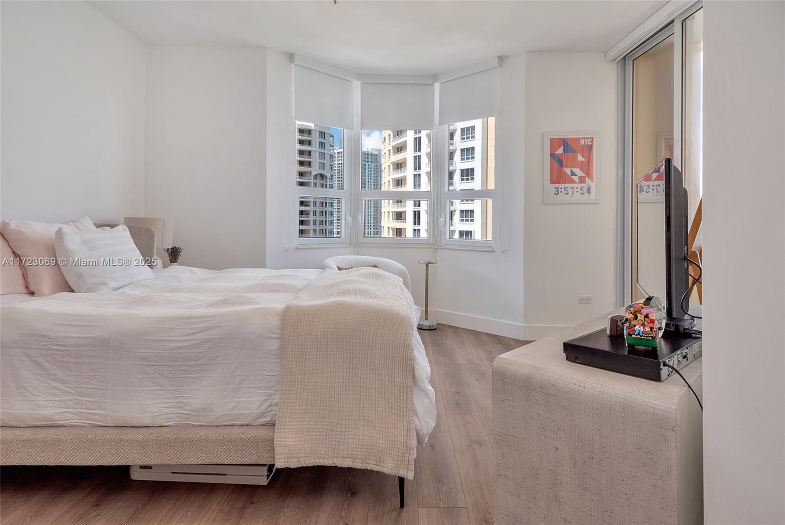 808 Brickell Key Dr #2103, Miami FL 33131