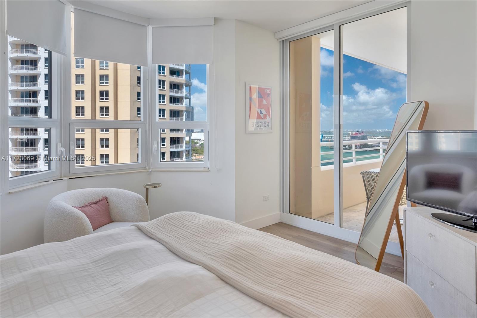 808 Brickell Key Dr #2103, Miami FL 33131