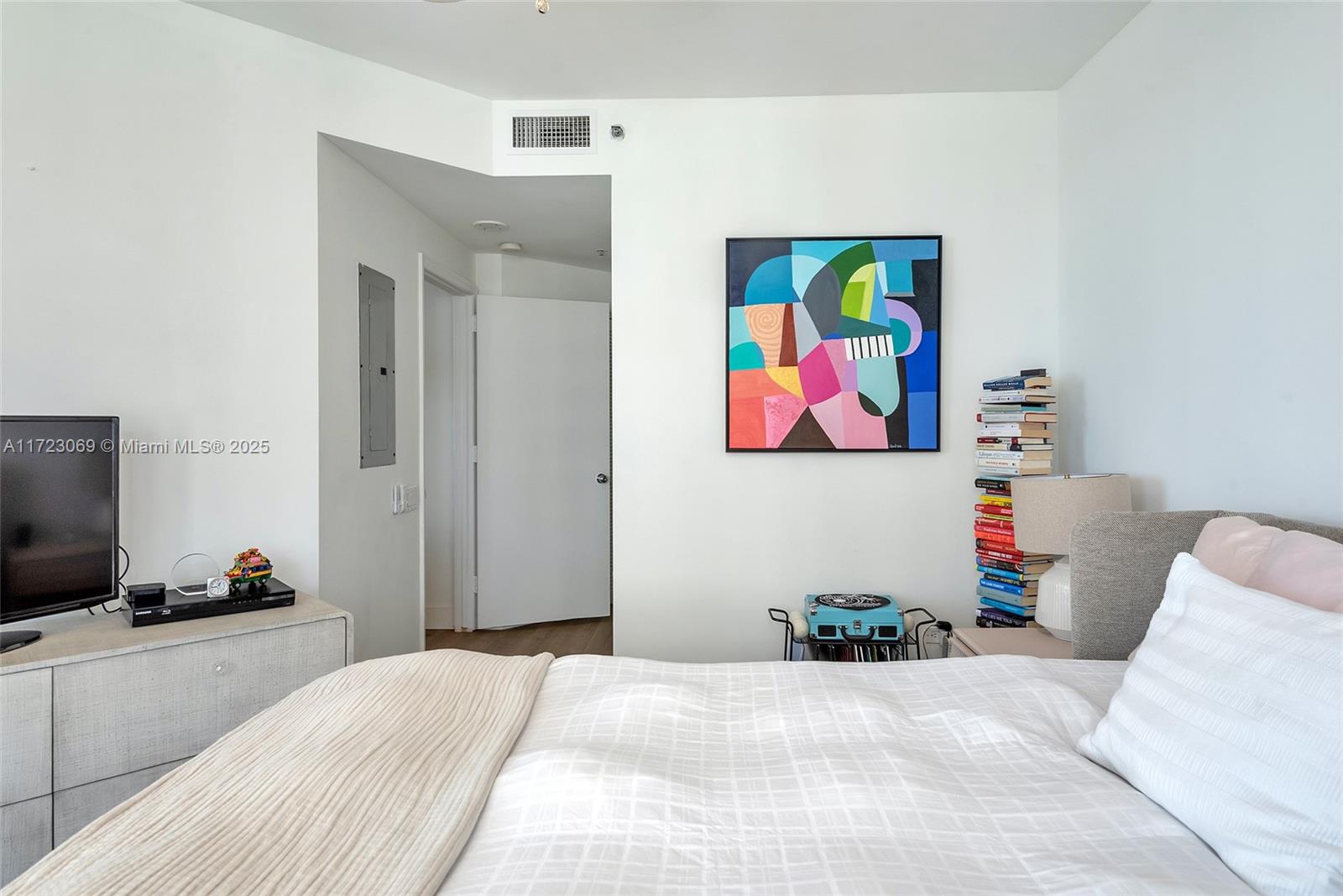 808 Brickell Key Dr #2103, Miami FL 33131
