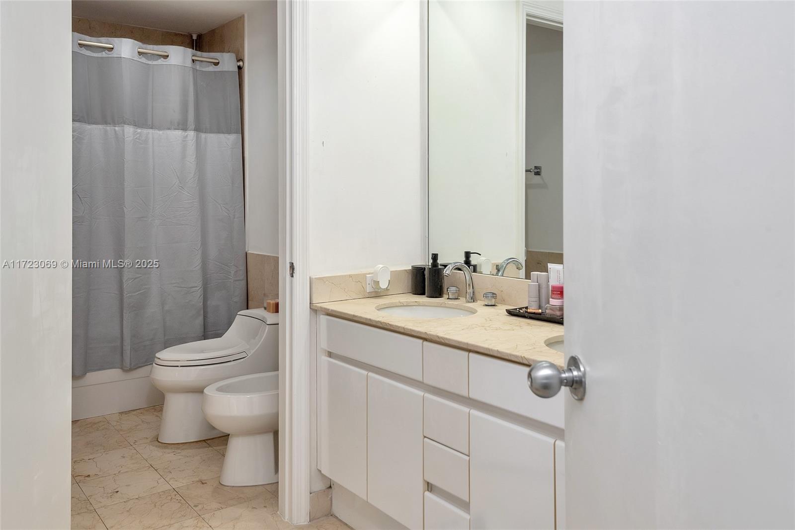 808 Brickell Key Dr #2103, Miami FL 33131