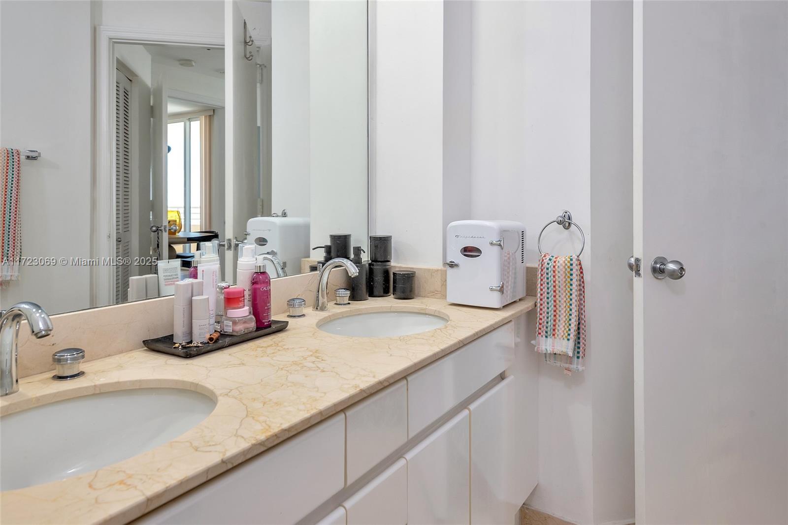808 Brickell Key Dr #2103, Miami FL 33131