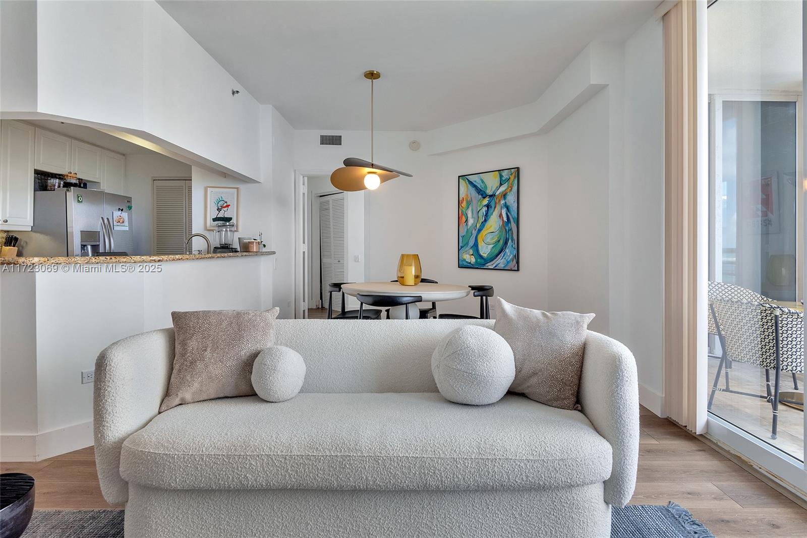 808 Brickell Key Dr #2103, Miami FL 33131