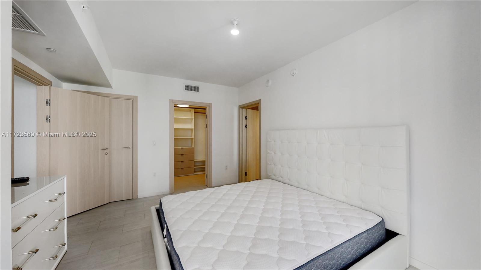 1000 Brickell Plz #3609, Miami FL 33131