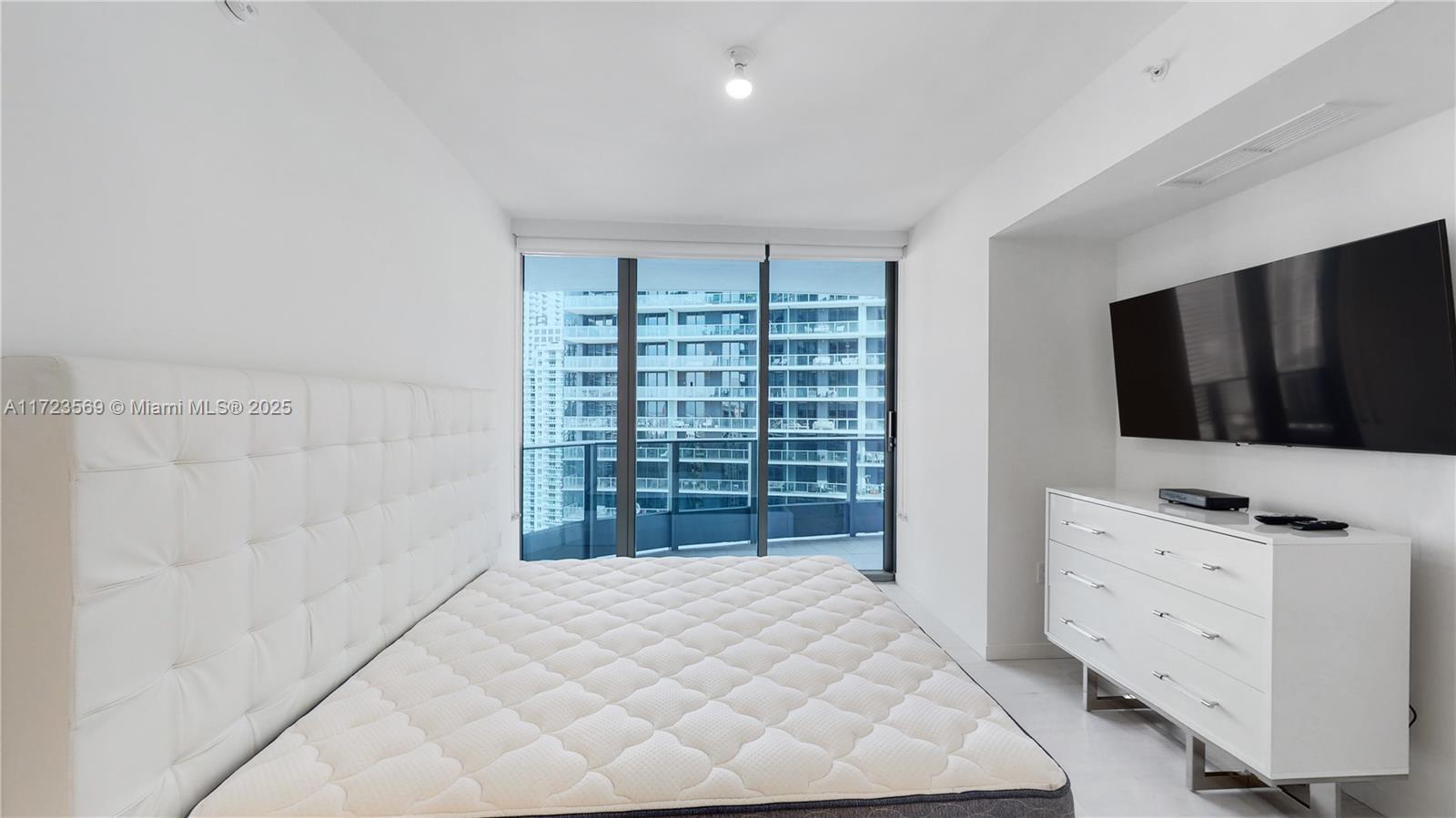 1000 Brickell Plz #3609, Miami FL 33131