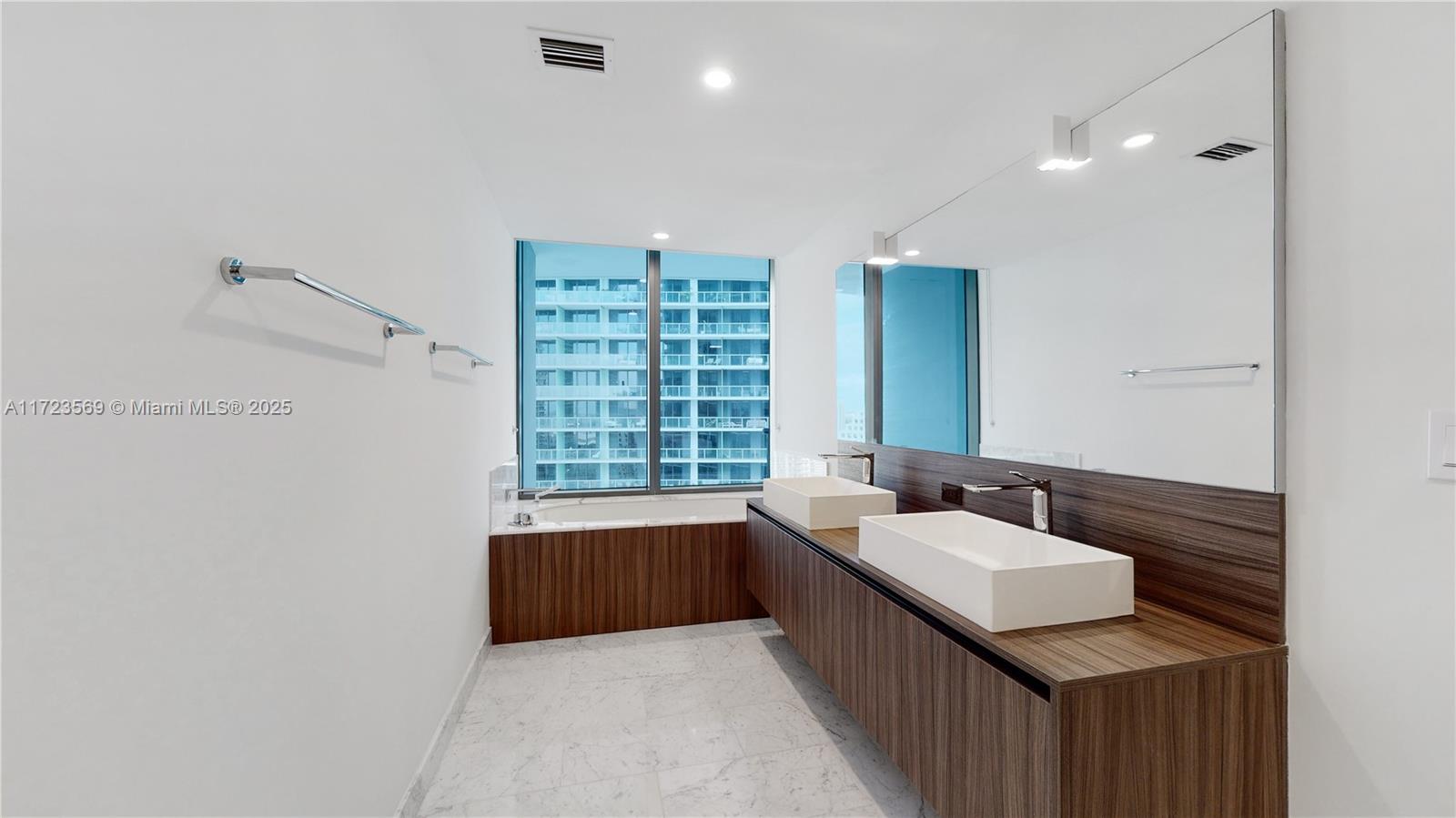 1000 Brickell Plz #3609, Miami FL 33131