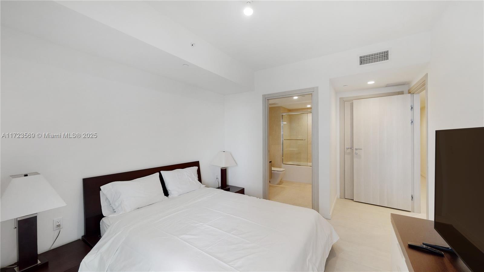 1000 Brickell Plz #3609, Miami FL 33131