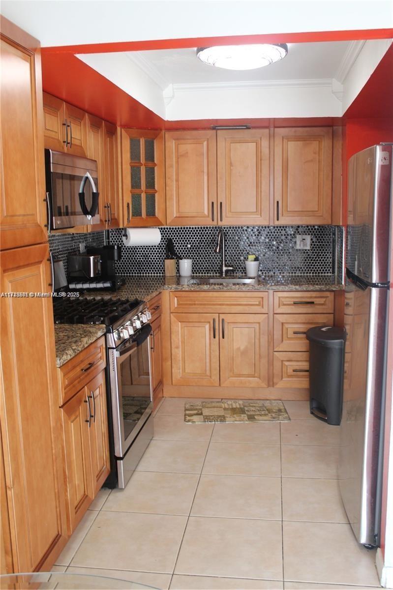 Listing Photo 8