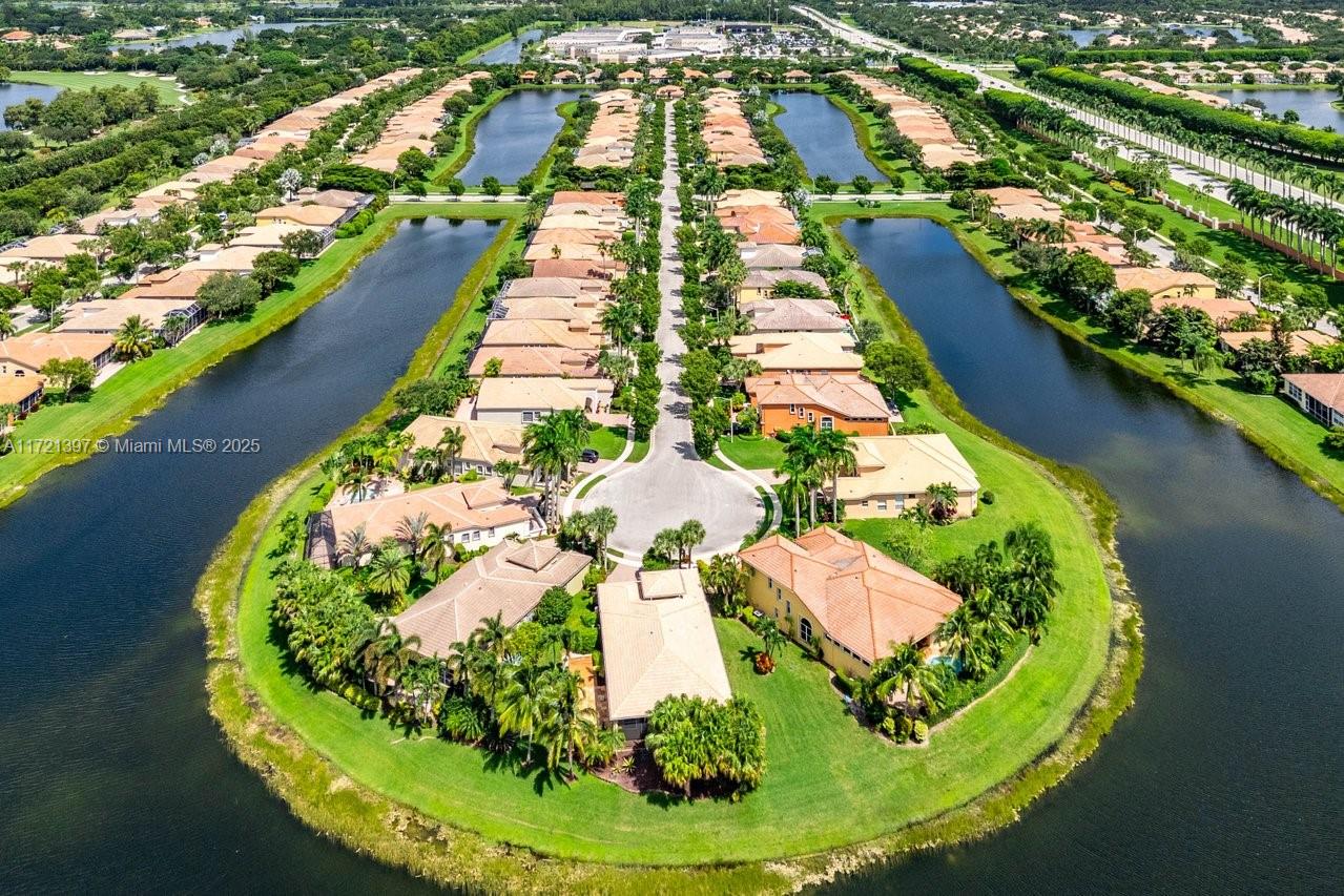 8729 Via Brilliante, Wellington, Florida image 32