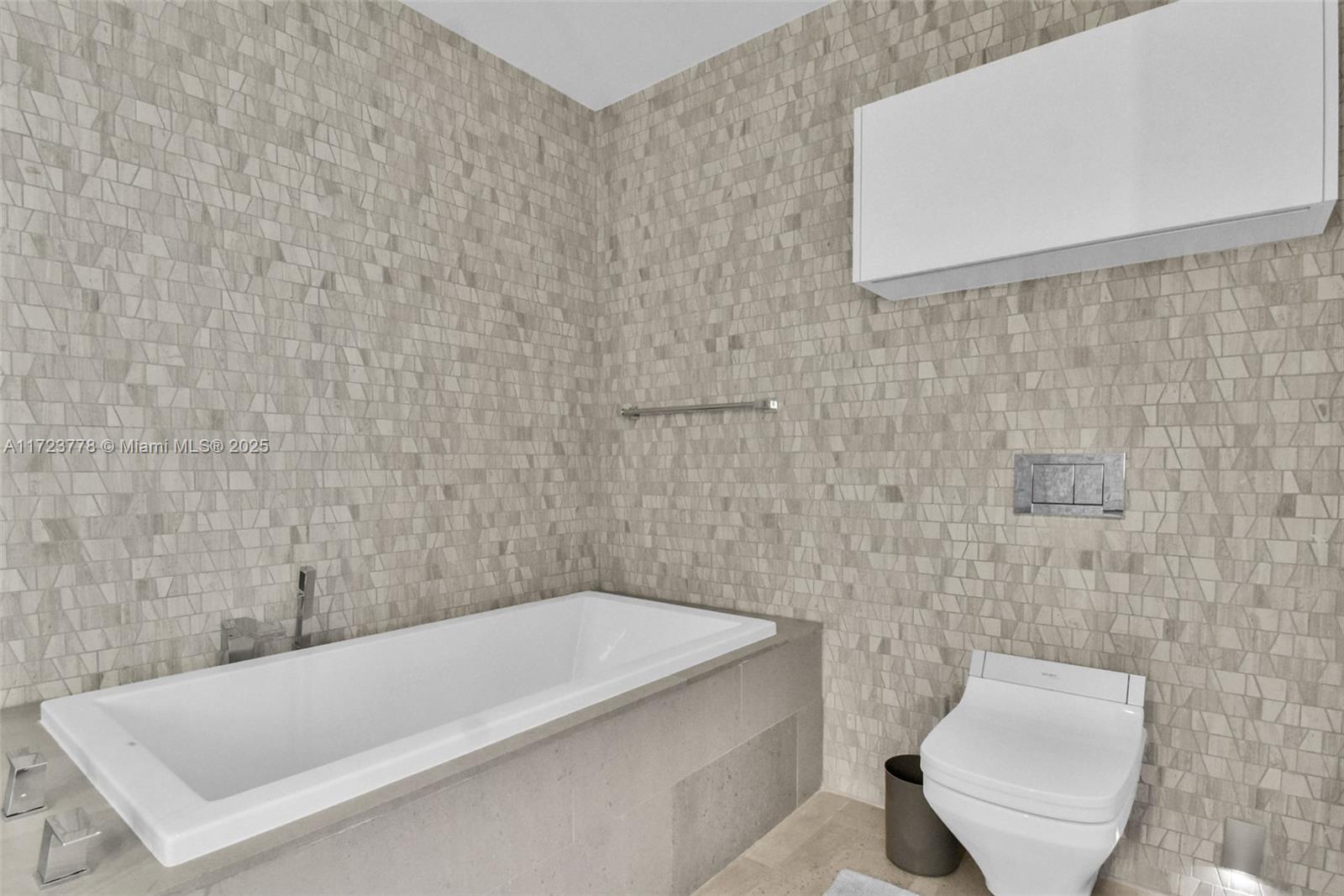 88 SW 7th St #3503, Miami FL 33130