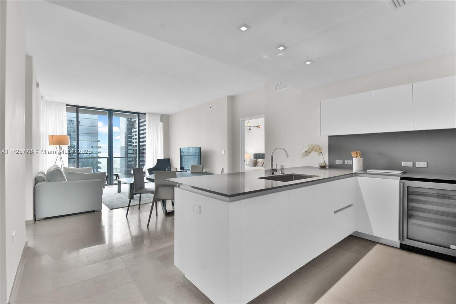 88 SW 7th St #3503, Miami FL 33130