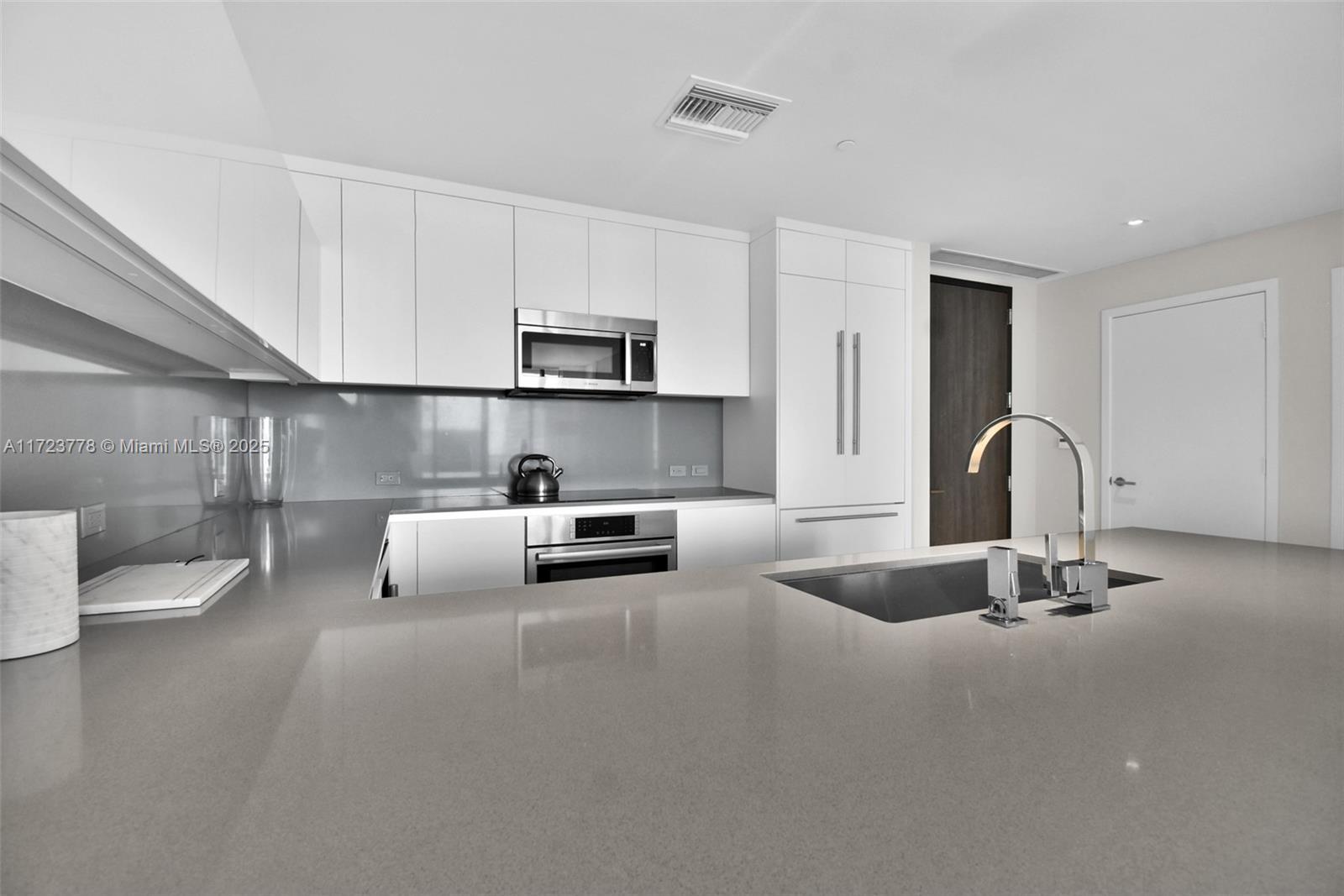 88 SW 7th St #3503, Miami FL 33130