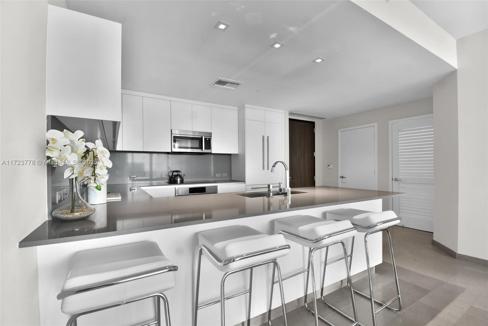 88 SW 7th St #3503, Miami FL 33130
