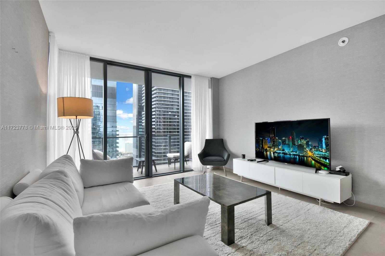 88 SW 7th St #3503, Miami FL 33130