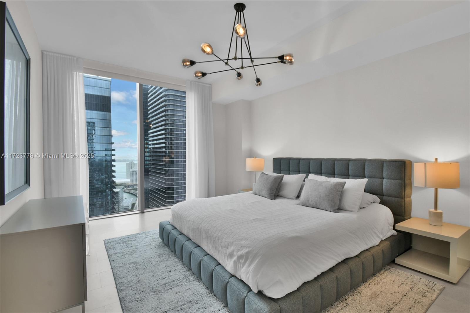88 SW 7th St #3503, Miami FL 33130