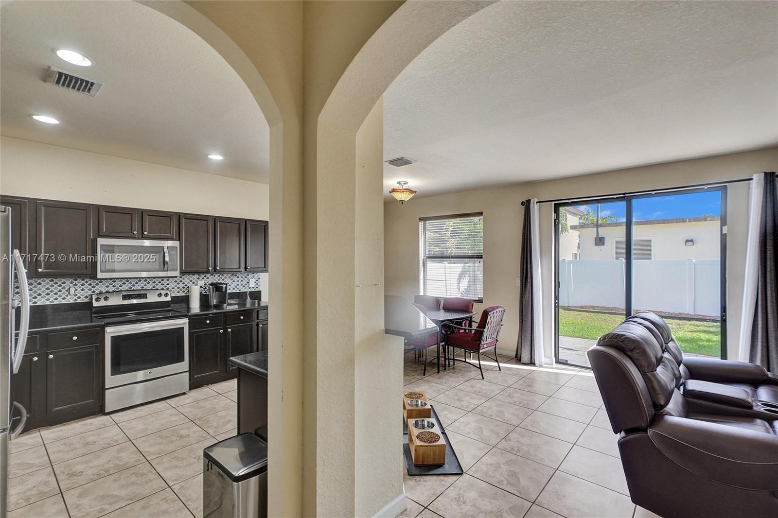 8831 W 34th Ct, Hialeah, Florida image 18