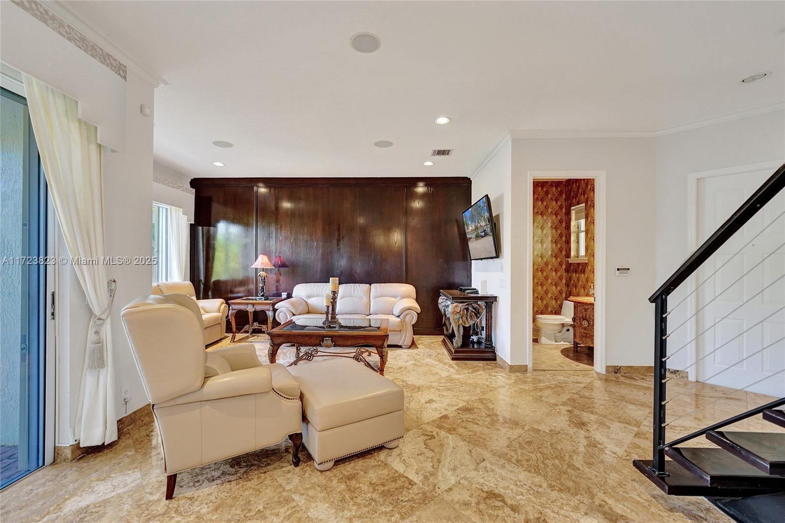 Listing Photo 12