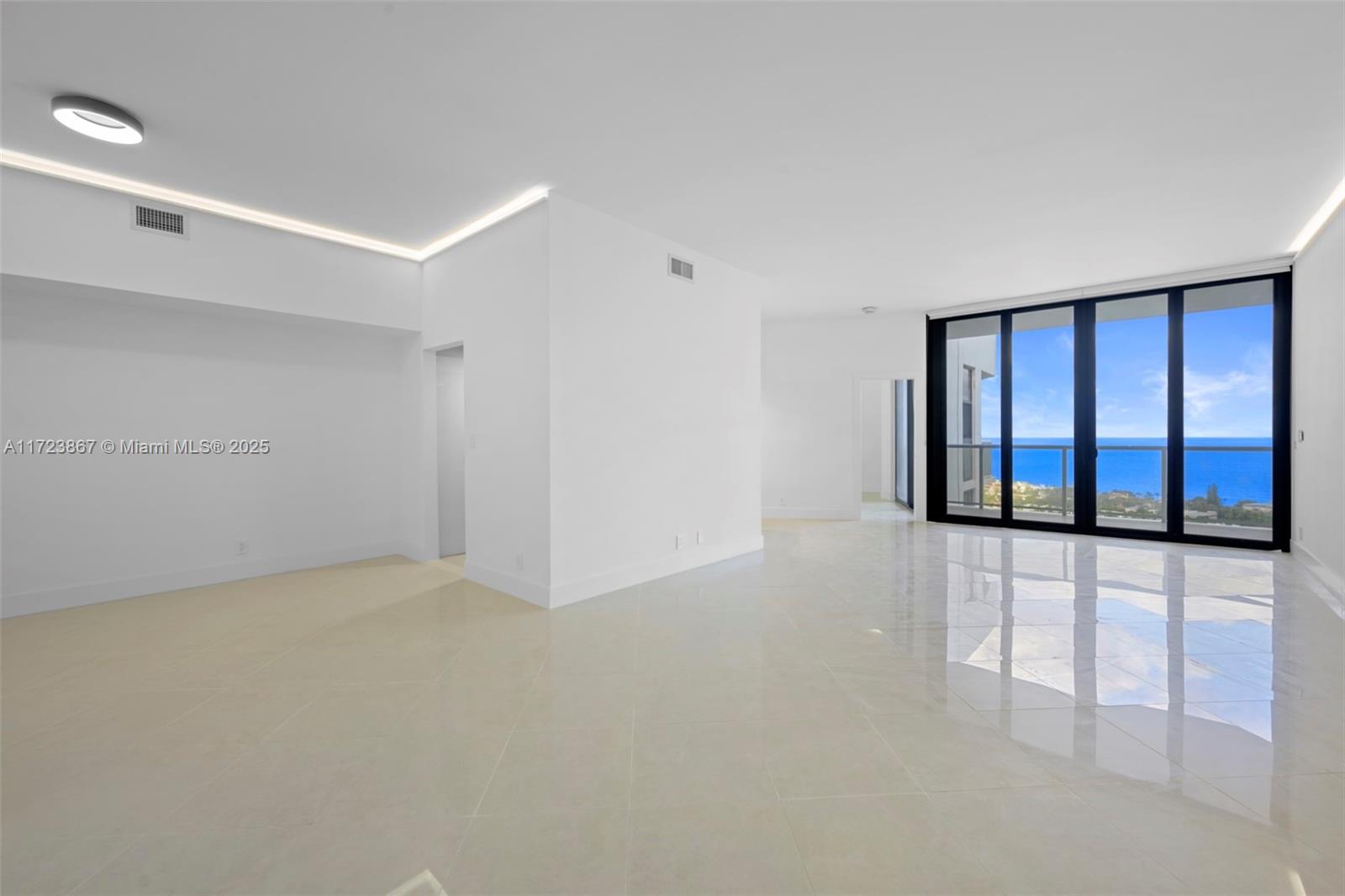 20281 E Country Club Dr #PH10, Aventura FL 33180