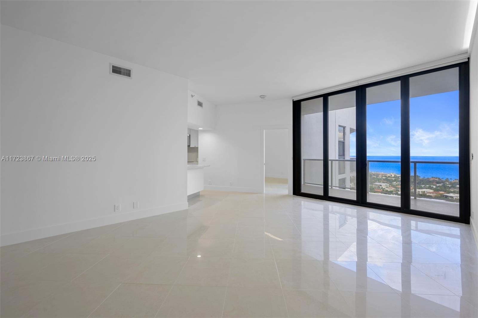 20281 E Country Club Dr #PH10, Aventura FL 33180
