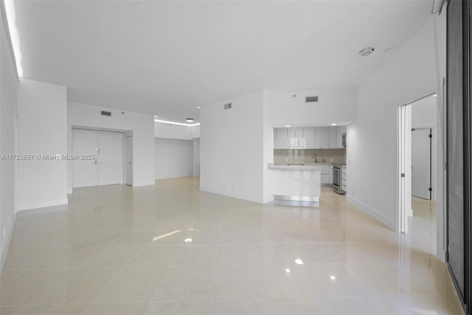 20281 E Country Club Dr #PH10, Aventura FL 33180