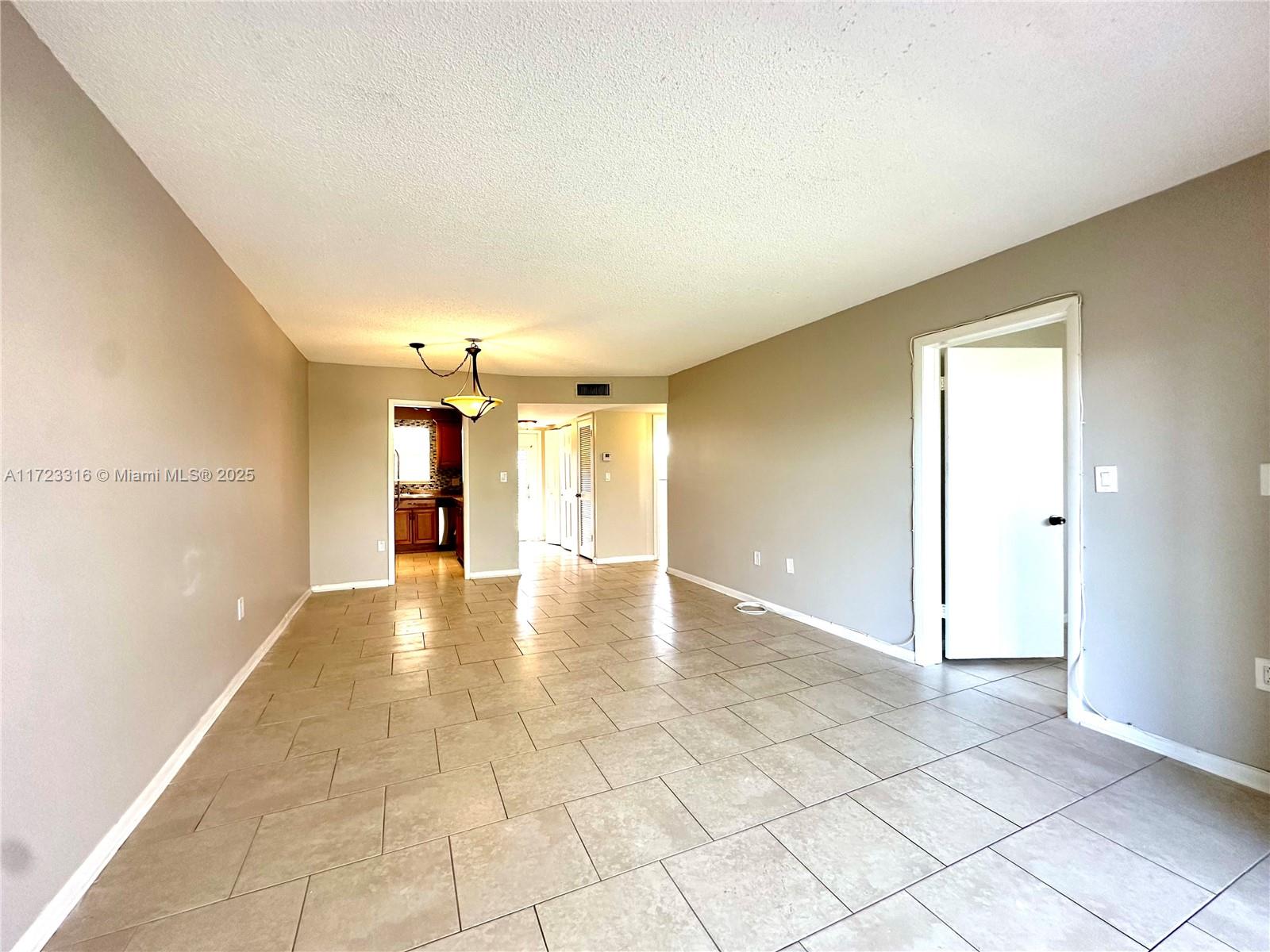 8500 Sunrise Lakes Blvd #303, Sunrise, Florida image 7