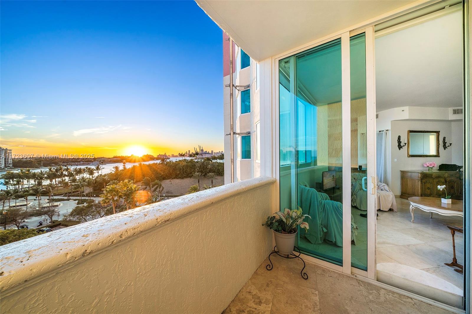 300 S Pointe Dr #708, Miami Beach FL 33139