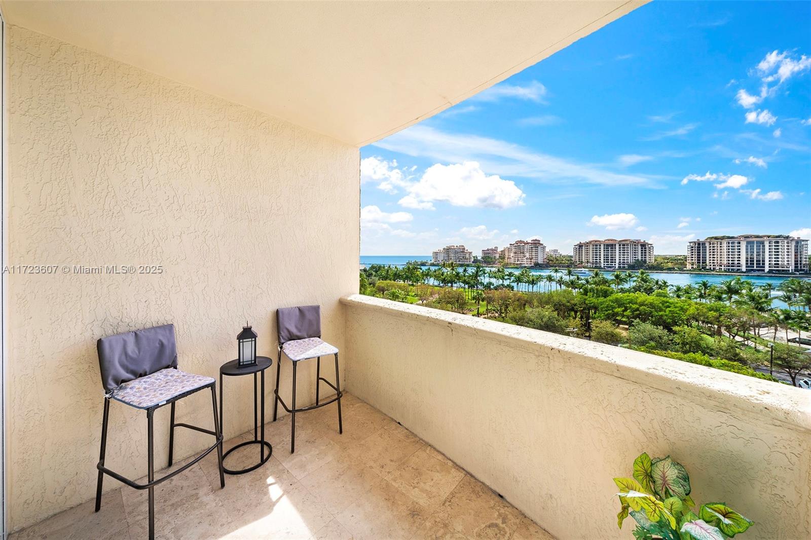 300 S Pointe Dr #708, Miami Beach FL 33139