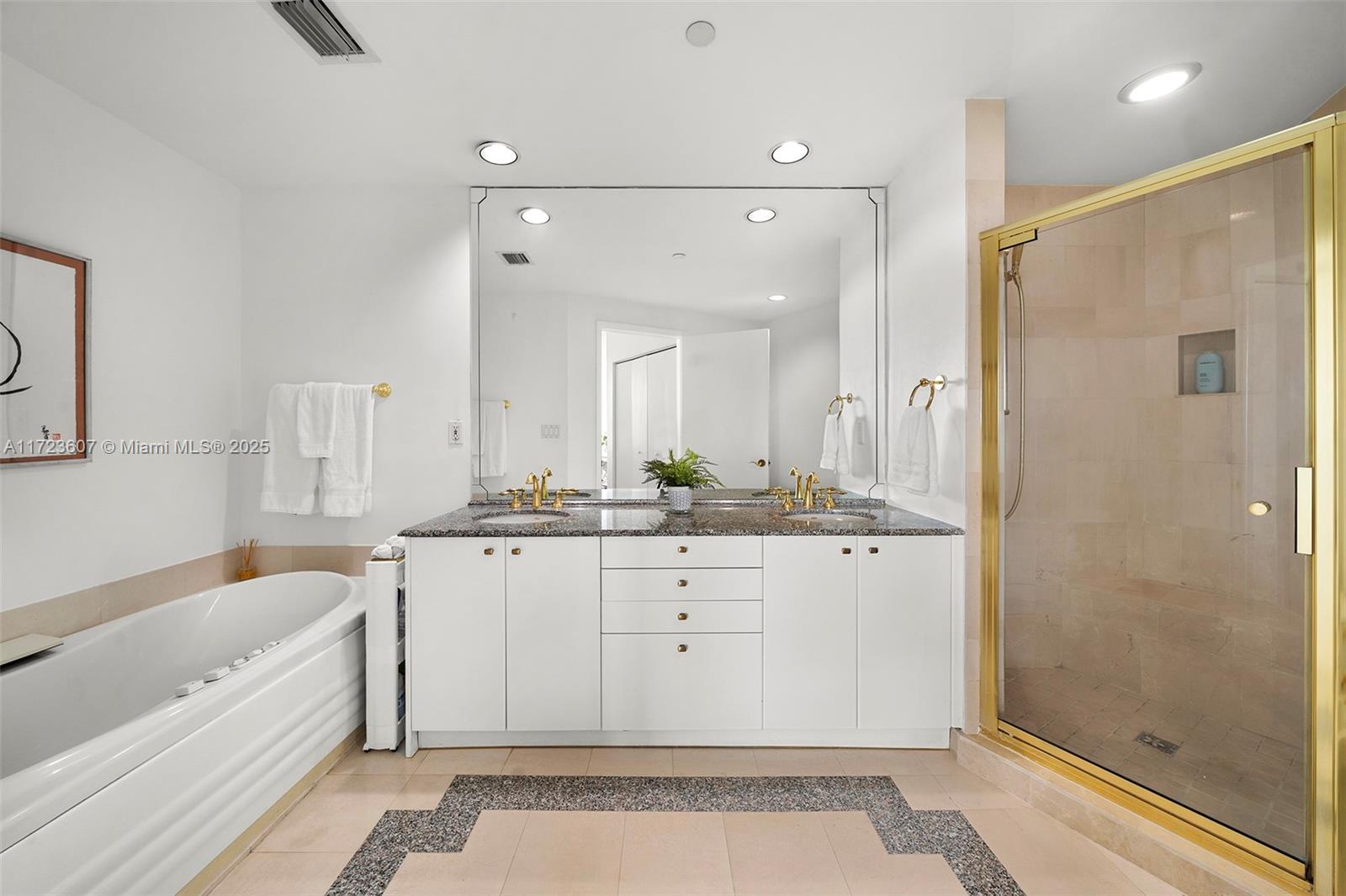 300 S Pointe Dr #708, Miami Beach FL 33139