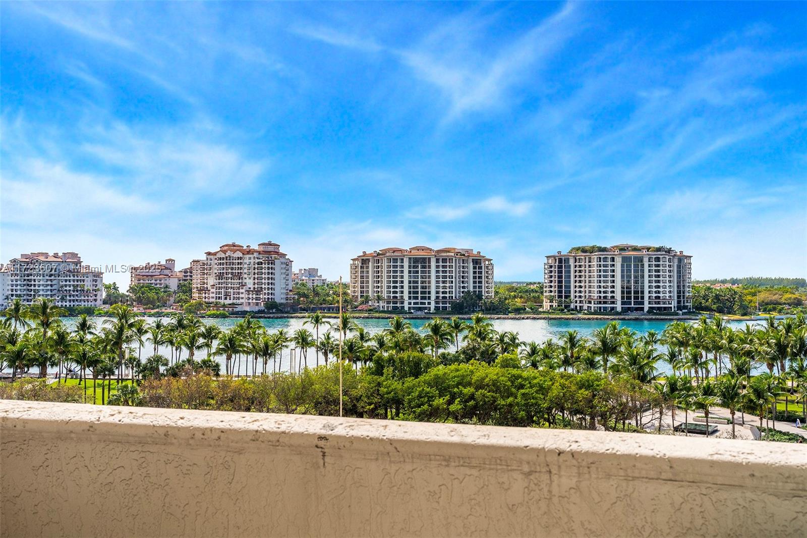 300 S Pointe Dr #708, Miami Beach FL 33139