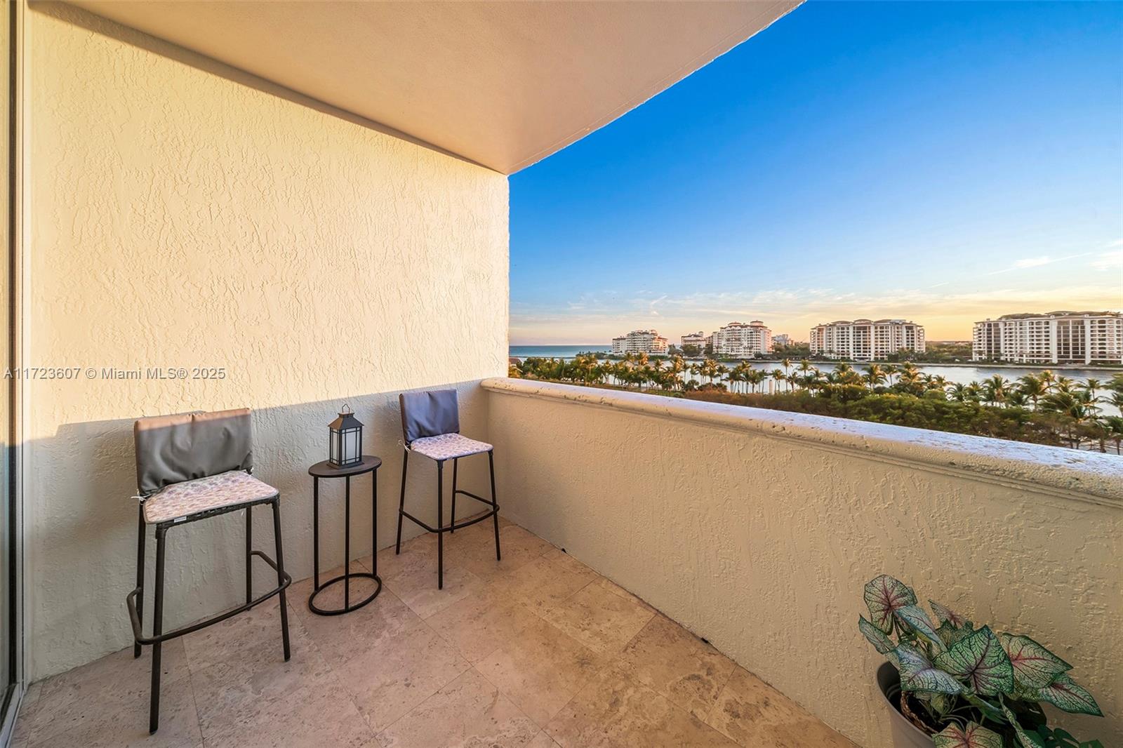 300 S Pointe Dr #708, Miami Beach FL 33139