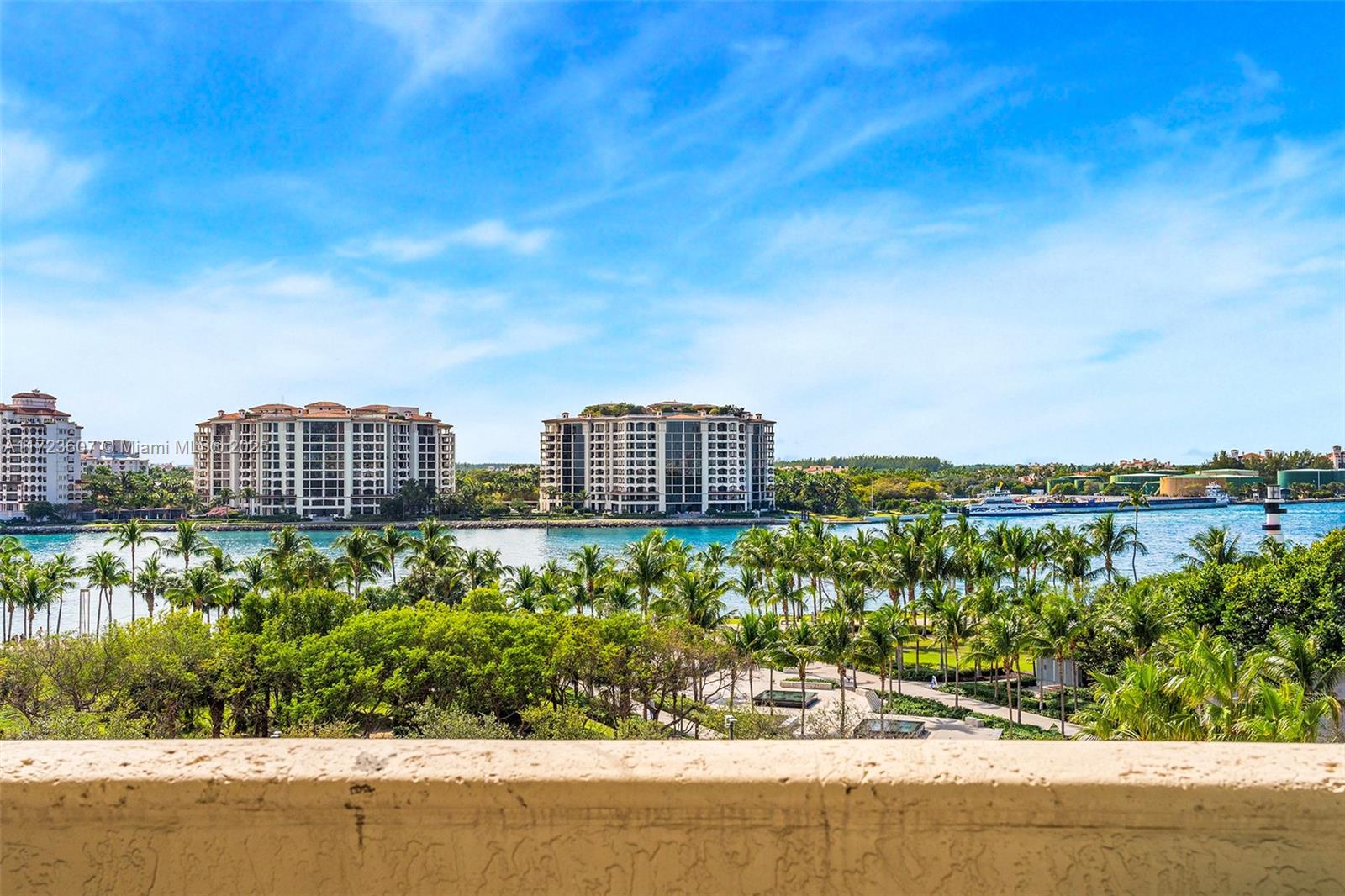 300 S Pointe Dr #708, Miami Beach FL 33139