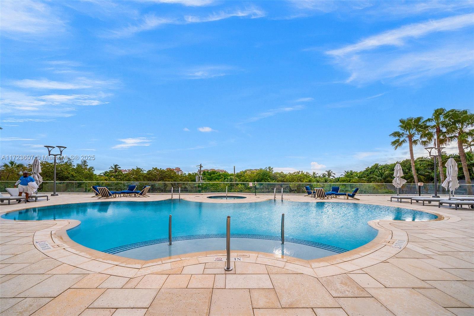300 S Pointe Dr #708, Miami Beach FL 33139