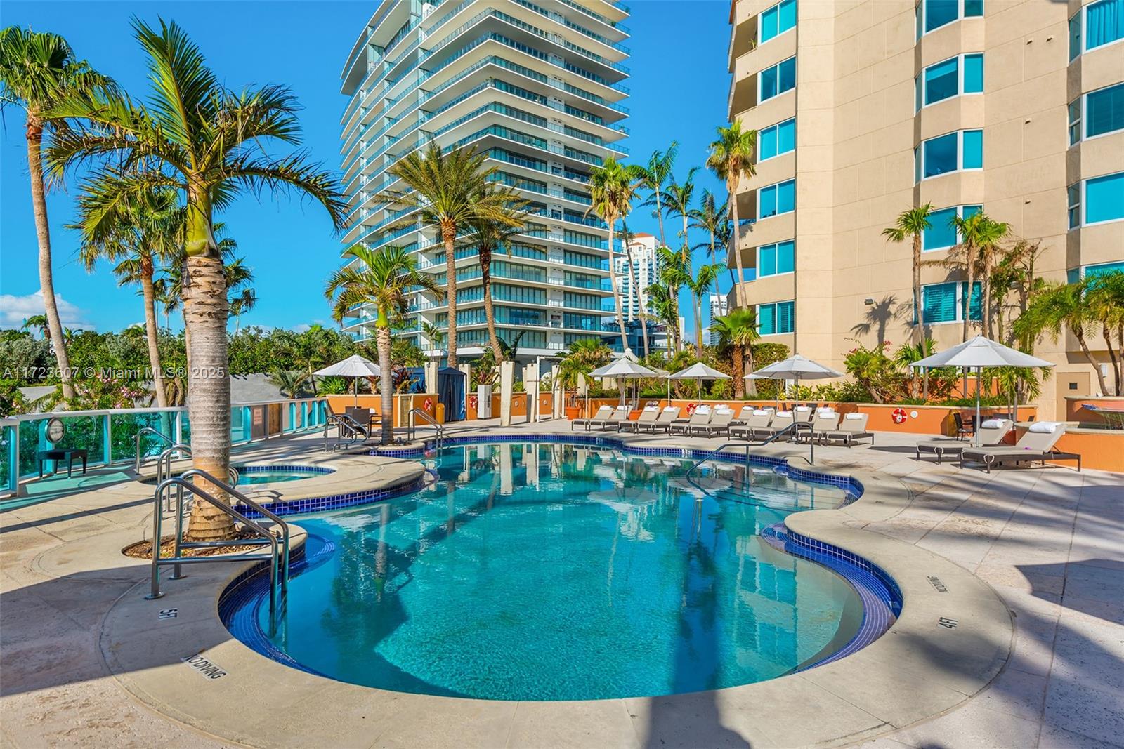 300 S Pointe Dr #708, Miami Beach FL 33139