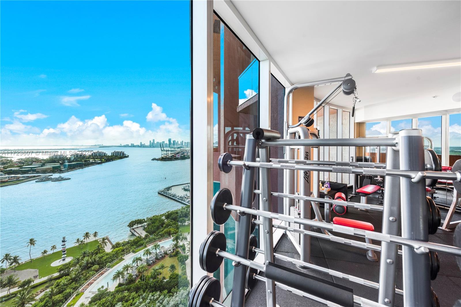 300 S Pointe Dr #708, Miami Beach FL 33139