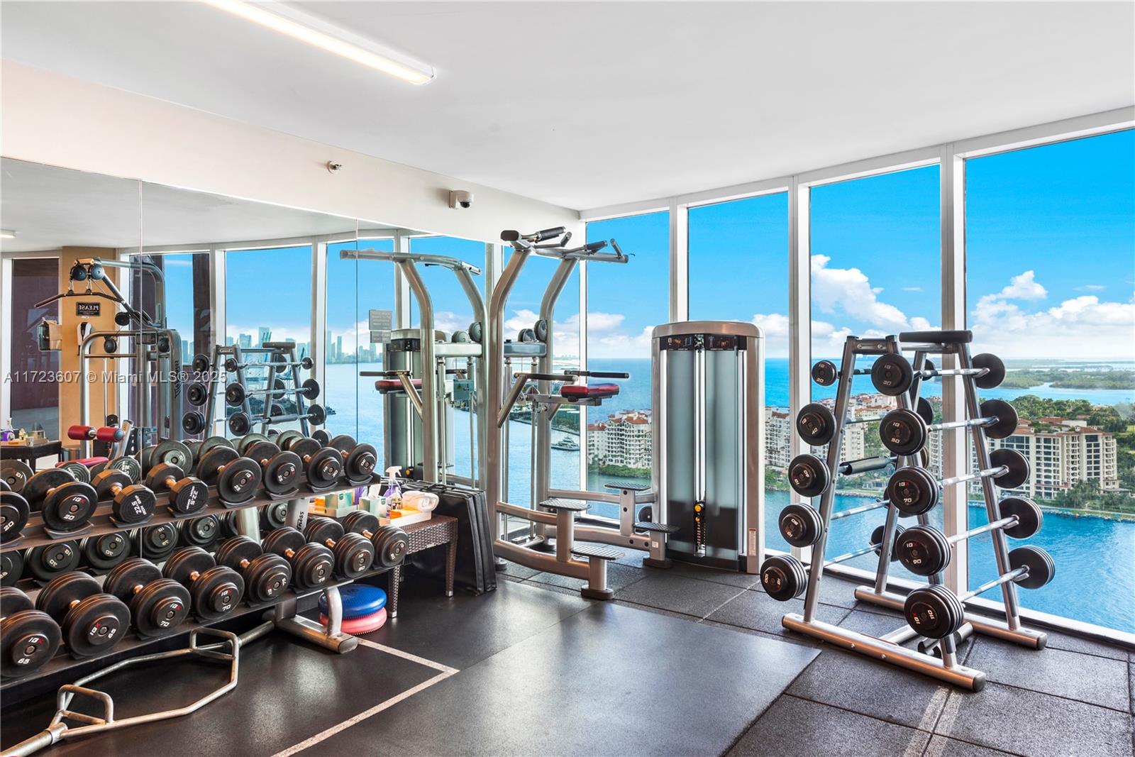300 S Pointe Dr #708, Miami Beach FL 33139
