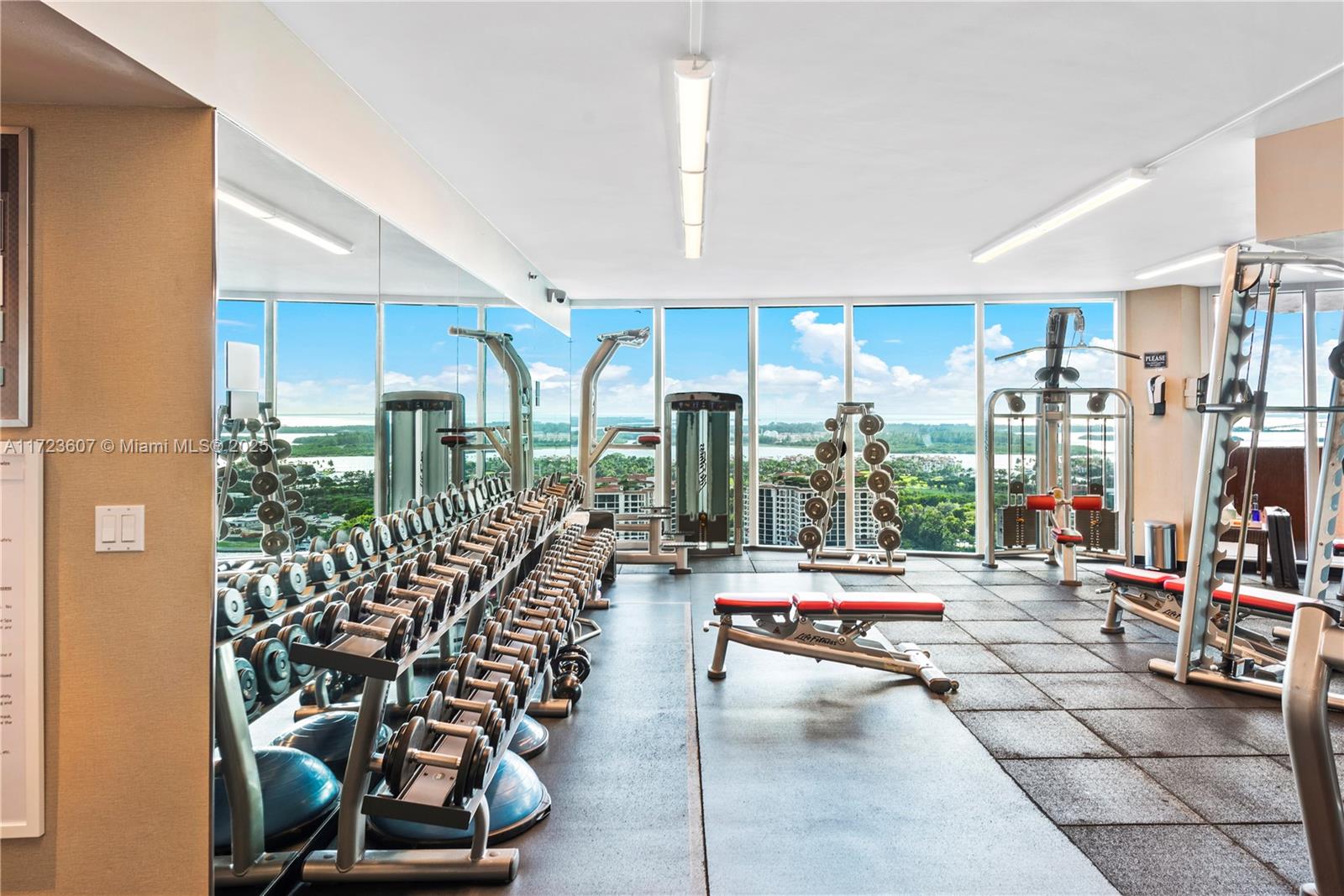 300 S Pointe Dr #708, Miami Beach FL 33139