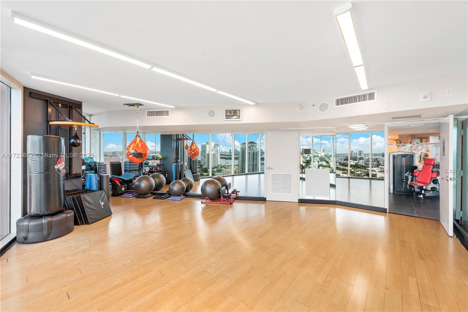 300 S Pointe Dr #708, Miami Beach FL 33139