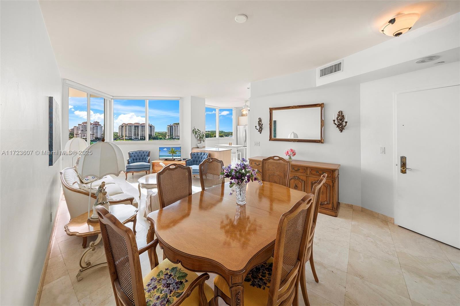 300 S Pointe Dr #708, Miami Beach FL 33139