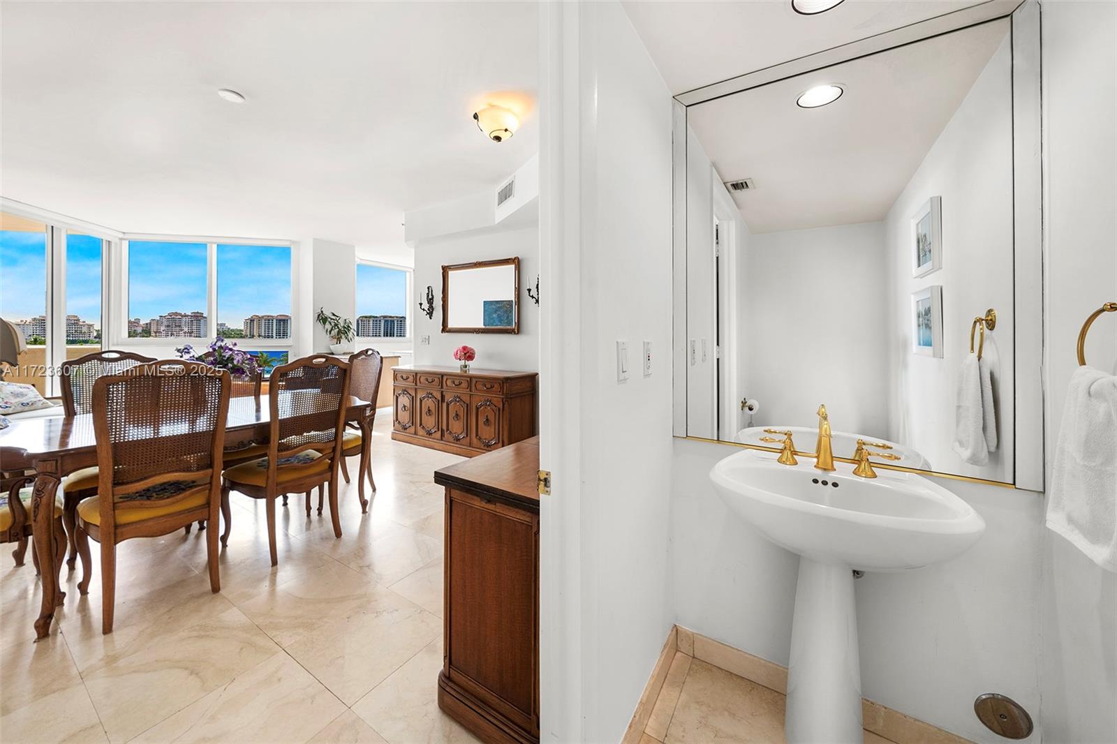 300 S Pointe Dr #708, Miami Beach FL 33139