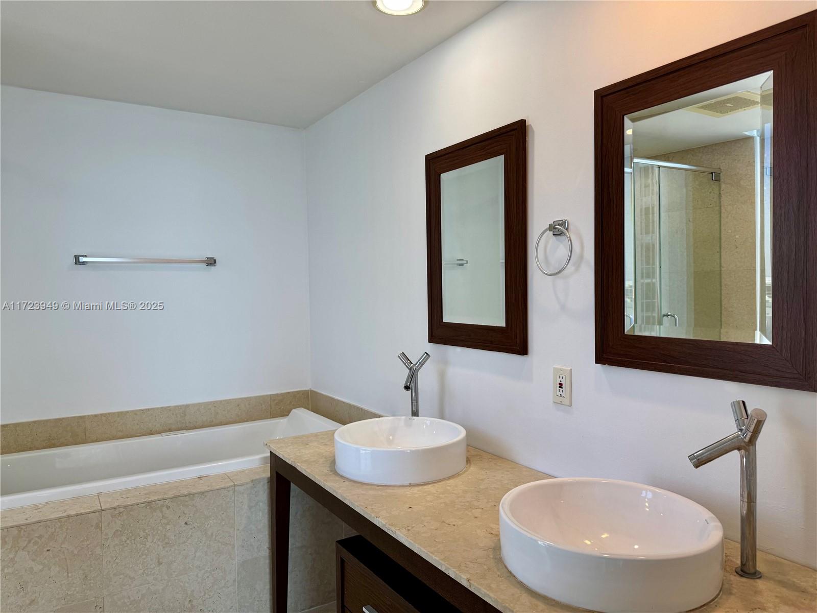 475 BRICKELL AVE #4813, Miami FL 33131