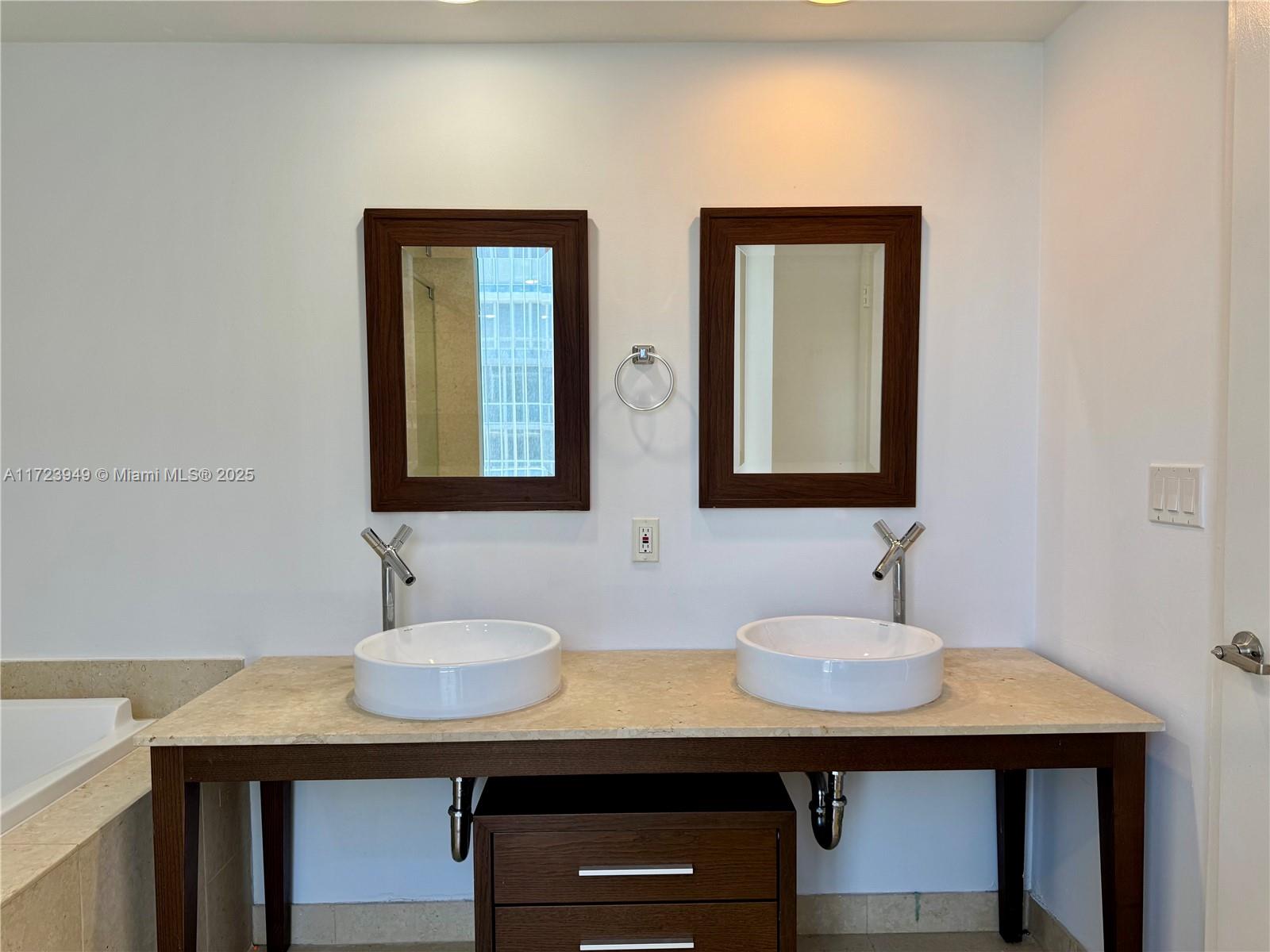 475 BRICKELL AVE #4813, Miami FL 33131