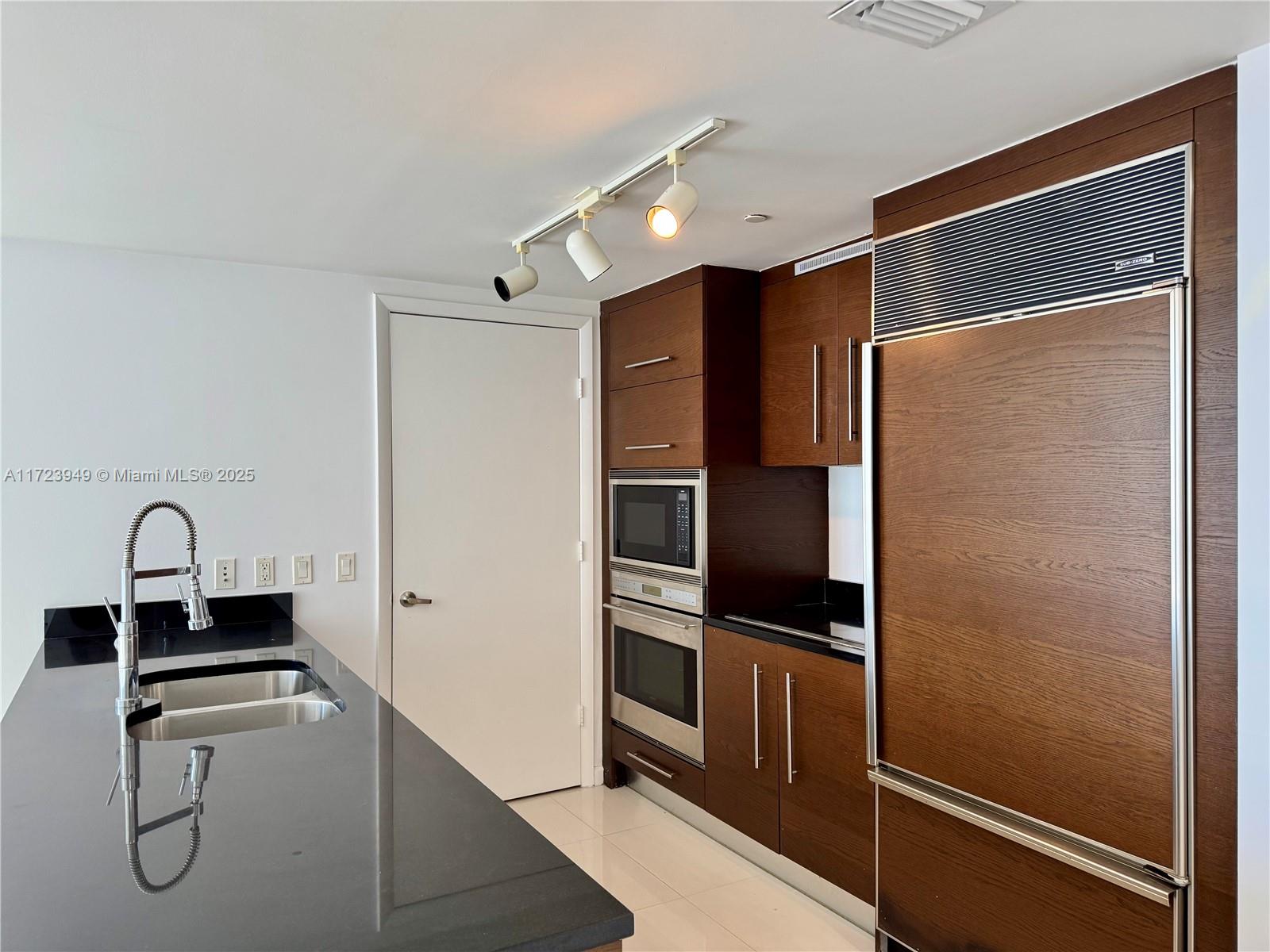 475 BRICKELL AVE #4813, Miami FL 33131