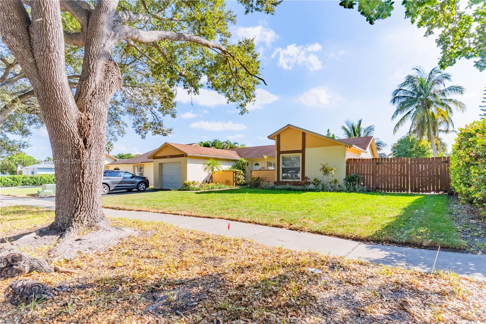 5860 NW 198th Ter, Hialeah, Florida image 9