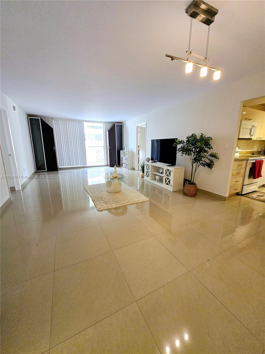 1833 S Ocean Dr #809, Hallandale Beach, Florida image 4