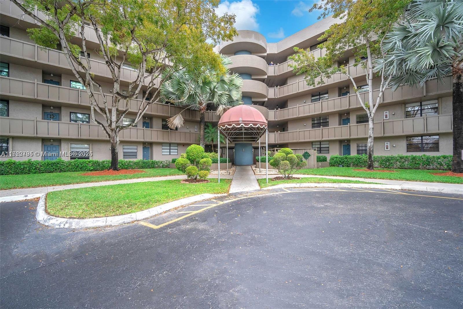 901 Colony Point Cir #107, Pembroke Pines, Florida image 1