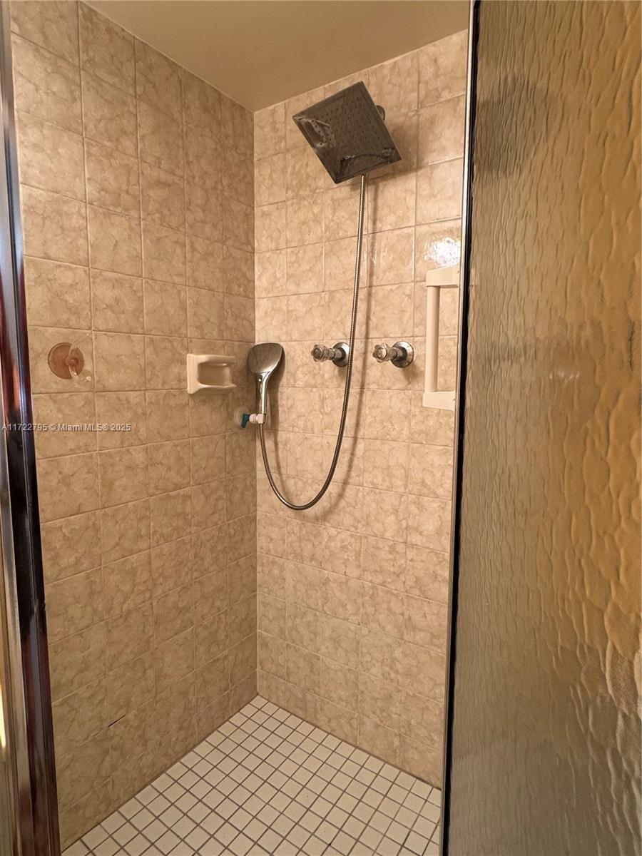 901 Colony Point Cir #107, Pembroke Pines, Florida image 14